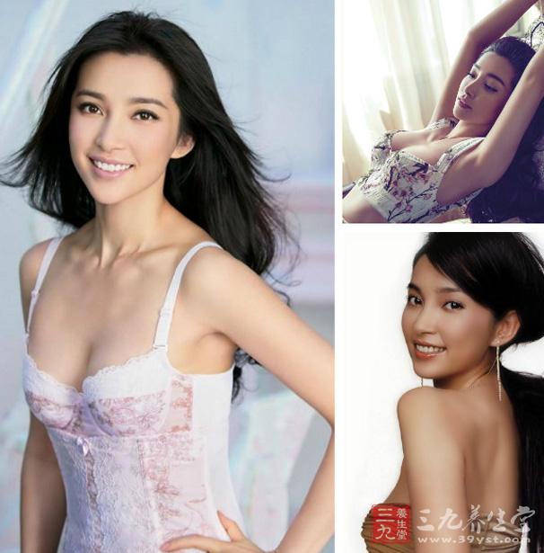 在家为自己做全套护理是李冰冰的最爱,喜欢泡澡的她认为精油是个好东西。 在家为自己做全套护理是李冰冰的最爱,喜欢泡澡的她认为精油是个好东西。