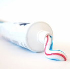 共用牙膏容易细菌传播