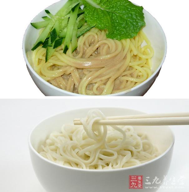 面条来代替主食,下一些青菜,清淡饮食,面食营养也丰富.