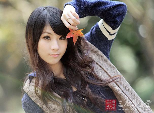 瘀血阻滞由于情志、劳倦、外伤等原因导致瘀血阻滞经络，气血运行不畅，壅遏不通