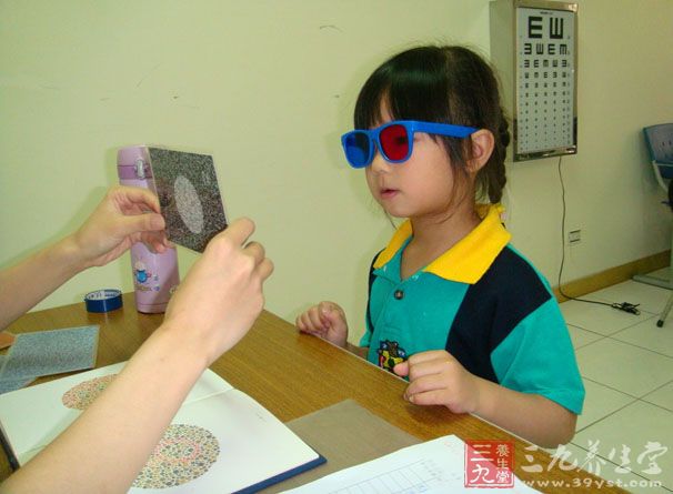 视力检查:从三岁起,第一次检查视力。以后视情况每3-5年检查一次 视力检查:从三岁起,第一次检查视力。以后视情况每3-5年检查一次