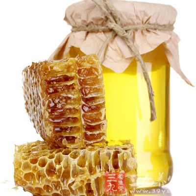 孕期容易便秘，而枣花蜜是唯一一种不缓解便秘，反而增加便秘情况的蜂蜜，所以孕妇不宜选用