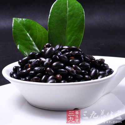 黑豆中含有多种丰富的微量元素，特别是对抗衰老以及降血压都起着重要的作用
