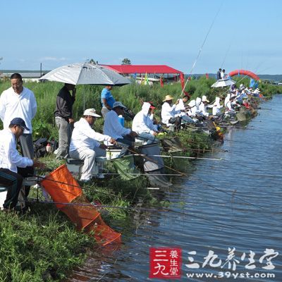 竞技钓小鲫鱼时调漂技巧