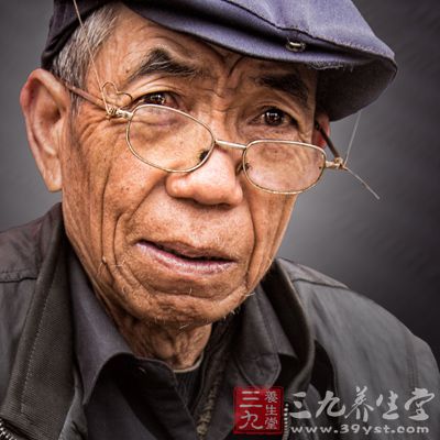 老人体检 不能忽视眼科检查