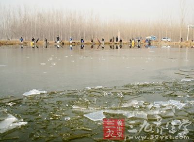 冬季钓鱼选天出钓就是选择适宜垂钓的天气出钓