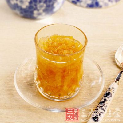 把蜂蜜柚子茶当成果酱涂在馒头或者面包片上食用