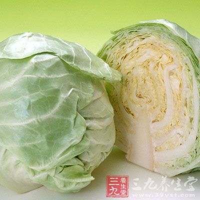 卷心菜能除邪热、解劳乏，冬季食用，能快速清除毒素，避免体内毒素的堆积