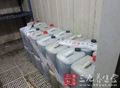 业者使用化工石膏粉做豆花 血液透析桶盛饮料