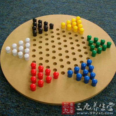 一局跳棋，可以分為開局、中盤、收官(借用圍棋術語)三個階段