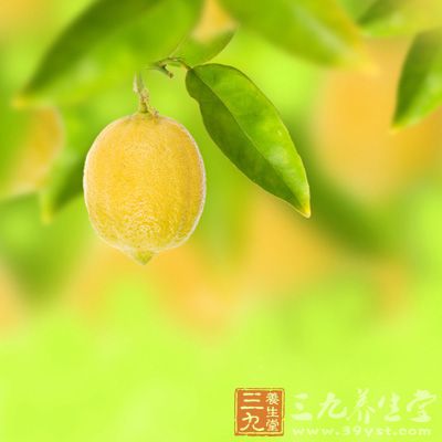 維生素C：檸檬、橘子、蘋(píng)果、酸棗、草莓、辣椒、土豆、菠菜中。