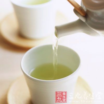 女人一定要喝茶的，如果胃没有毛病，绿茶和乌龙茶好