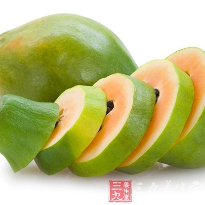用青木瓜炖排骨，是最经典的青木瓜丰胸汤式。