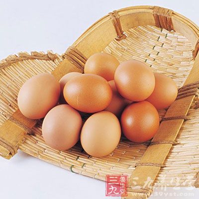 鸡蛋含蛋白质丰富并且利用率高，还含有卵磷脂、卵黄素及多种维生素和矿物质