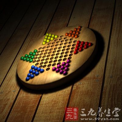 跳棋中的一子跳棋规则是隔一个棋子可以跳