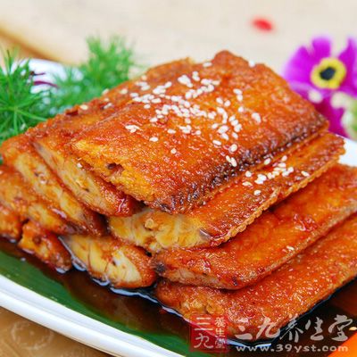 帶魚，泡椒，小米辣椒，韓國辣醬，大蒜，姜，料酒，生抽，花椒，黃瓜，白糖，醋，鹽。