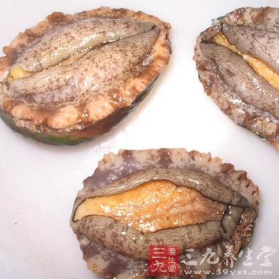 夜尿頻、氣虛哮喘、血壓不穩(wěn)、精神難以集中者適宜多吃鮑魚;糖尿病患者也可用鮑魚作輔助治療，但必須配藥同燉，才有療效。