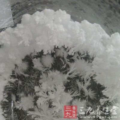  给大剂量甘露醇不出现利尿反应，可使血浆渗透浓度显著升高，故应警惕血高渗发生。