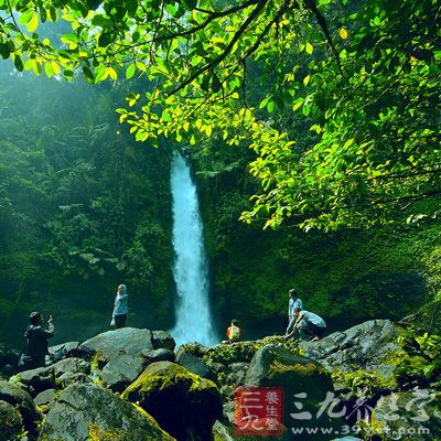 徒步旅行對于青年人和中年人，無疑可以增強體質(zhì)