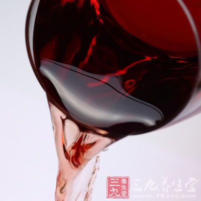 红葡萄酒：400-500毫升(喜欢甜的人可再加上一点蜂蜜)