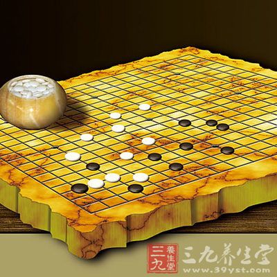 棋局一开始，双方抢占要点，布置阵势，准备进入中盘战斗，这一阶段叫布局