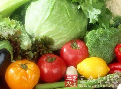 蔬菜、水果要和肉类搭配起来吃，才能均衡地摄入营养