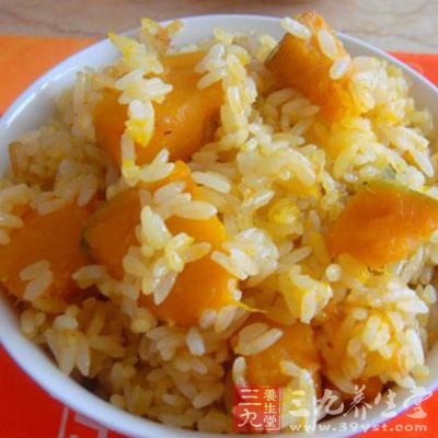 南瓜饭做法简单又好吃，比白米饭热量低
