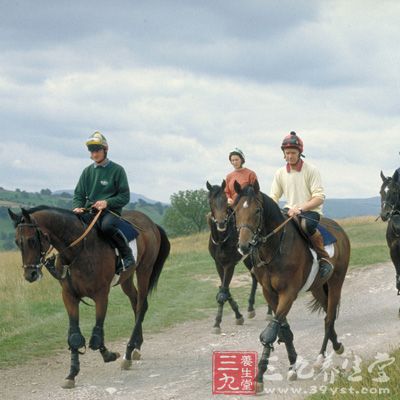 在野外天气尚未恶化之前，亦应先行进食