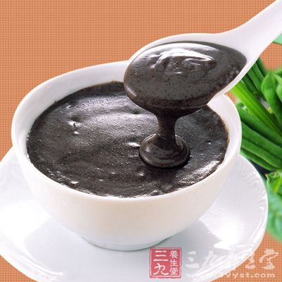 老年人補(bǔ)血食譜：芝麻花生糊