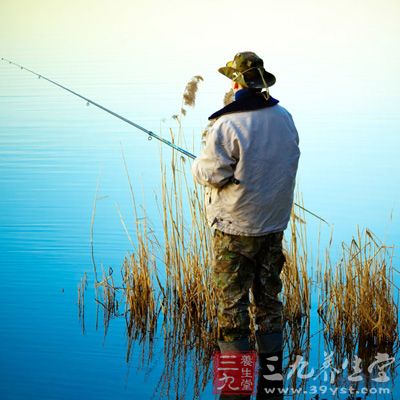 釣魚的關(guān)鍵就在于觀察魚漂和及時(shí)提竿