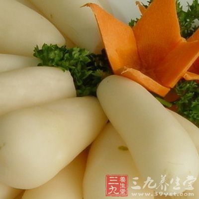 注意保持大便、小便、汗腺的通暢，讓機(jī)體產(chǎn)生的一切廢物、毒素有通暢的排泄通道，所以，一定要注意及時(shí)補(bǔ)充飲水，重視便秘等癥狀的防治，該出汗時(shí)就需要出汗。