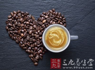 Espresso是一个意大利单词，指的是一种用咖啡机在短时间内急速萃取的浓烈咖啡