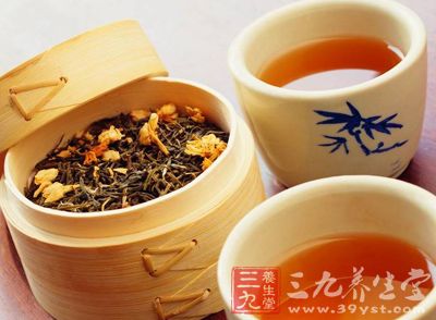 保温杯泡茶——破坏茶叶中的有效成分，影响消化