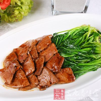 豬肝、菠菜都具有補(bǔ)血的功能，一葷一素，相輔相成，對(duì)治療貧血有奇效