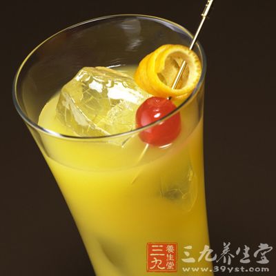 伏特加酒(водка)是从俄语“水”一词派生而来的，是俄罗斯具有代表性的白酒，也是俄罗斯的国酒。