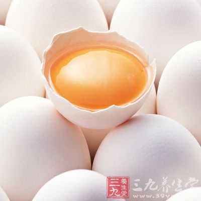 青果20克，鸡蛋1只。先将青果煮熟后再加入鸡蛋，共同煮混后可食用。每周3次，每次1个鸡蛋，可破血散瘀，适用于肝癌瘀痛、腹水明显者。