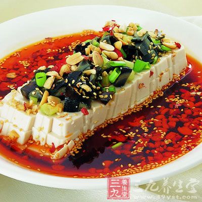 小葱皮蛋拌豆腐(豆腐+小葱)