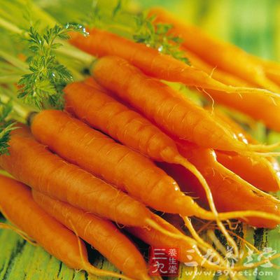 β-胡萝卜素会在体内变化成维生素A，提升身体的抵抗力，抑制导致细胞恶化的活性氧