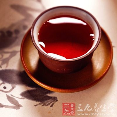 女性適當(dāng)飲用紅糖水可以調(diào)養(yǎng)身體，起到滋補功效，對月經(jīng)的女性也有緩解痛經(jīng)的作用