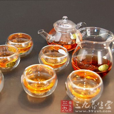 饮茶从仅仅满足解渴的初级阶段发展为一种生活习俗，以至后成为一种高雅的精神文化生活方式