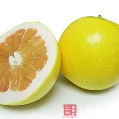 柚子也是可以一个去火的水果，还一个柚子里含有的维生素C特别的多