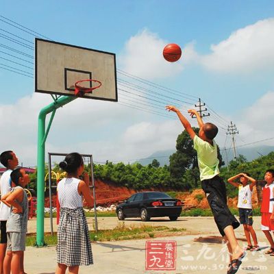 健身常识 篮球运动好处和篮球的保养方法(3)