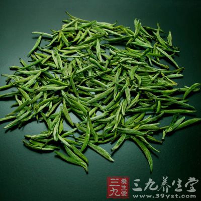 由于茶具有防止人體內(nèi)固醇升高，有防治心肌梗塞的作用，茶多酚還能清除機(jī)體過量的自由基，抑制和殺來病原菌