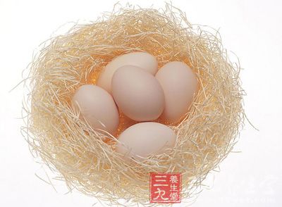 鸡蛋中富含有多种的营养，其中以蛋白质的含量为最高，除此之外还有卵磷脂、卵黄素及多种维生素和矿物质