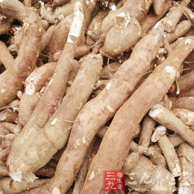 尽管木薯的块根富含淀粉，但其全株各部位，包括根、茎、叶都含有毒物质