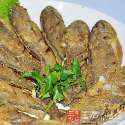 炸黃花魚(yú)