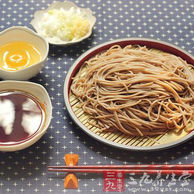 麻酱荞麦凉面