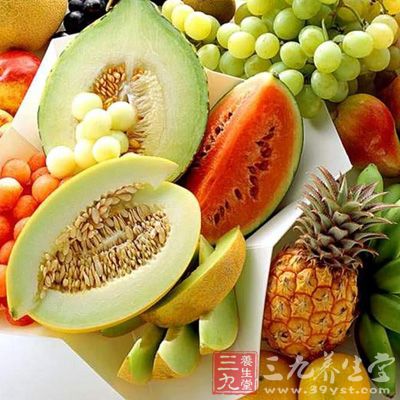 缺乏维生素B2、维生素C及烟酸。