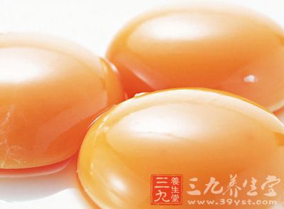 来源于牛奶、蛋黄、鱼肝油及晒太阳等。