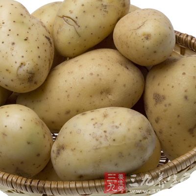 新鲜土豆、蜂蜜各适量。将土豆洗净切碎后,加开水捣烂,用纱布绞汁,加蜂蜜。每天早晚空腹服下半茶杯,连服15~ 20天。 新鲜土豆、蜂蜜各适量。将土豆洗净切碎后,加开水捣烂,用纱布绞汁,加蜂蜜。每天早晚空腹服下半茶杯,连服15~ 20天。